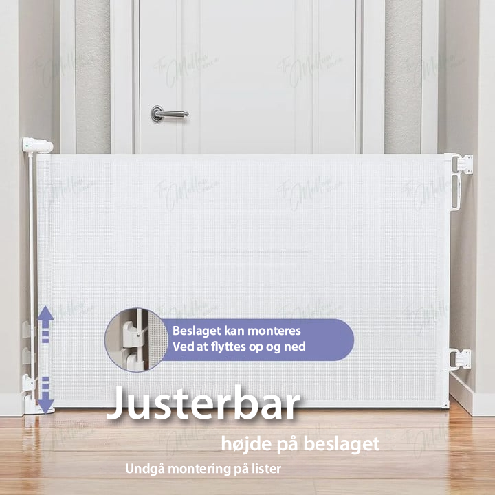 Geel uittrekbaar veiligheidshekje voor kinderen. Decoratief oprolbaar babyhekje in de trapgang voor extra kinderveiligheid.