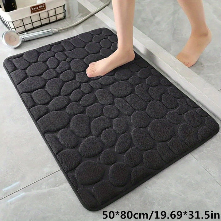 Badmat met frisse uitstraling in lichtgroen, voelt zacht aan en is veilig door antislip.