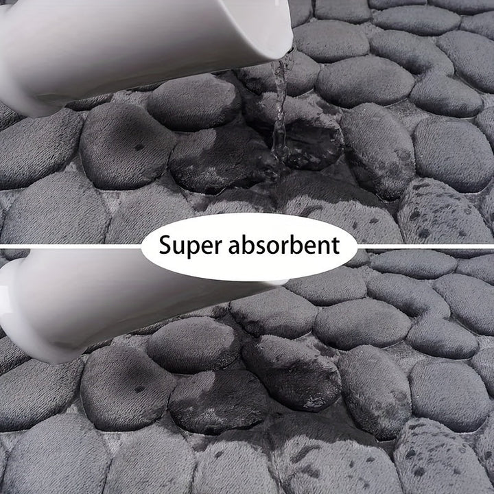 Detailopname van de pluizige, absorberende textuur van een witte badmat, comfortabel en functioneel.