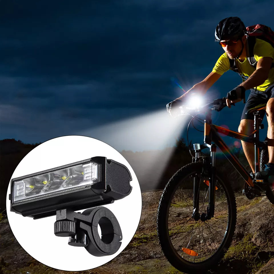 Waterdichte LED fietslamp met verstelbare straal, ideaal voor avondritten en buitenactiviteiten.
