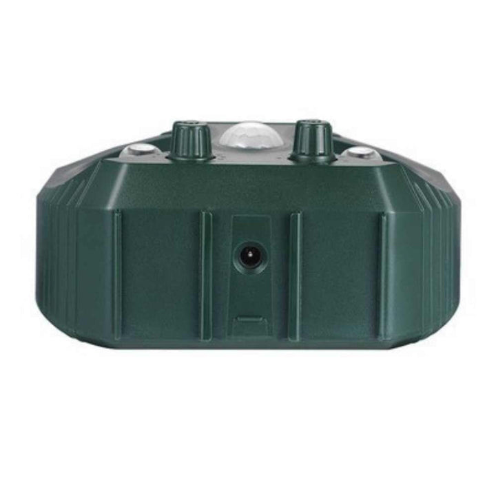 "Ultrasoon afweermiddel in tuin, weerbestendig, stoot katten en honden af met ultrasone geluiden, groene behuizing."