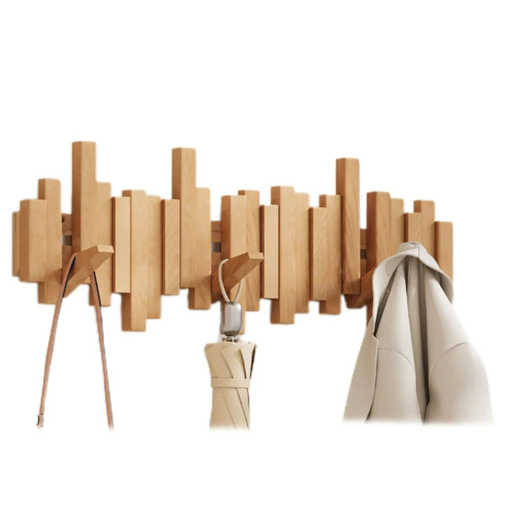 Functionele houten wandkapstok met uniek pianodesign, ideaal voor jassen en tassen in de hal.