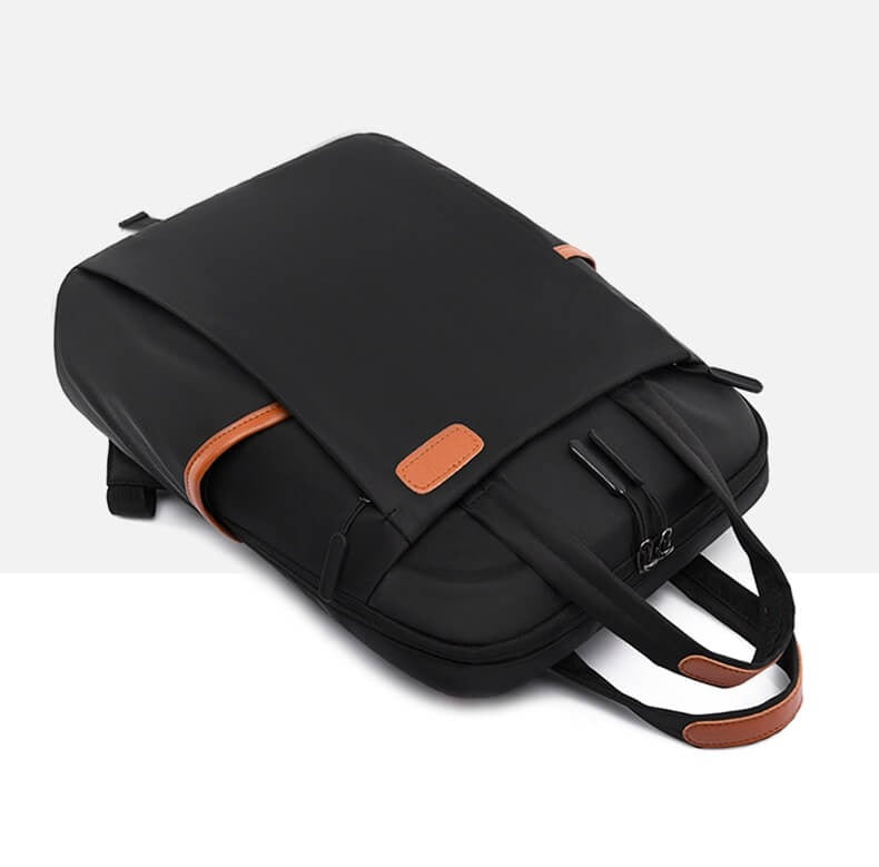 Antidiefstal reisrugzak met ruim interieur en laptopvak, waterafstotend Oxford-doek.