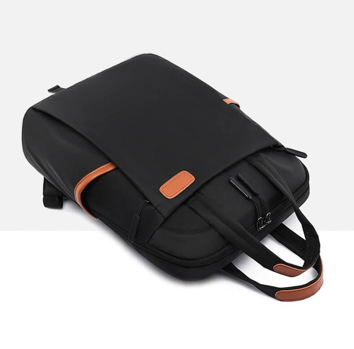 Antidiefstal reisrugzak met ruim interieur en laptopvak, waterafstotend Oxford-doek.