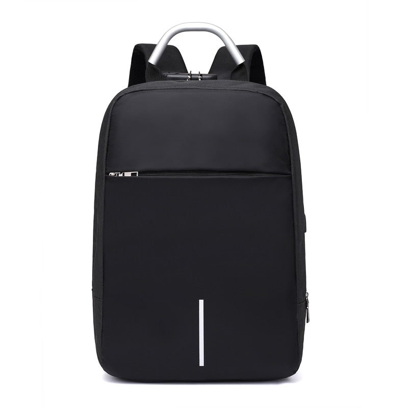 Achterkant van de SafeCarry antidiefstal rugzak met verborgen zakken en ademende padding voor extra veiligheid en comfort.
