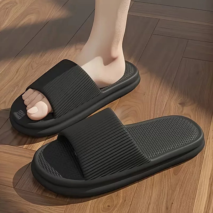 Unisex badslippers met dikke, comfortabele zool. Perfect voor binnen en buiten, zomer en lounge.