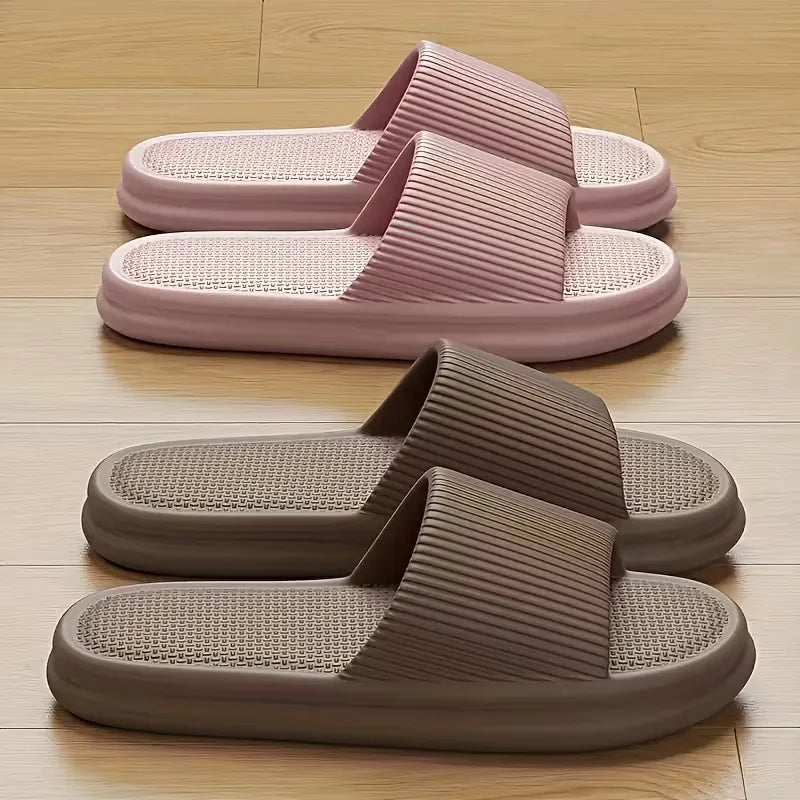 Praktische unisex instappers met dikke zool. Comfortabel en duurzaam voor elke dag.