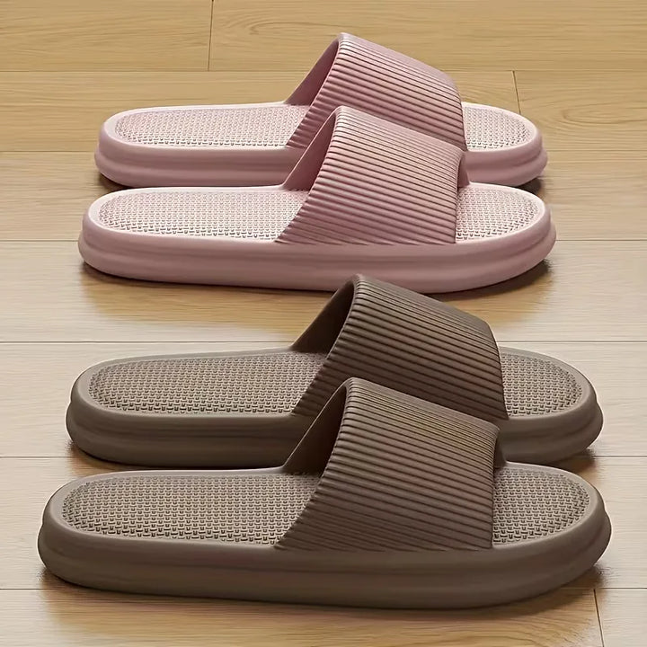 Praktische unisex instappers met dikke zool. Comfortabel en duurzaam voor elke dag.