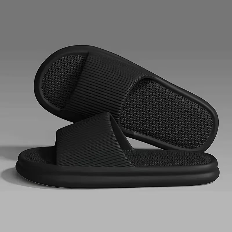 Slip-on unisex badslippers met een stijlvolle platformzool. Ideaal als casual instappers.