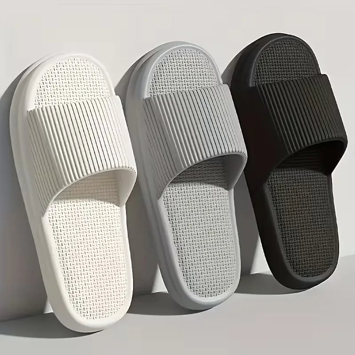 Ideale badslippers met platformzool voor zomerse dagen, lounge en dagelijks comfort.