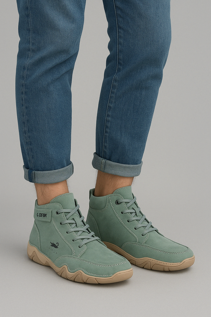 Close-up van het ademende, echt leren bovenwerk van de unisex barefoot wandelschoen