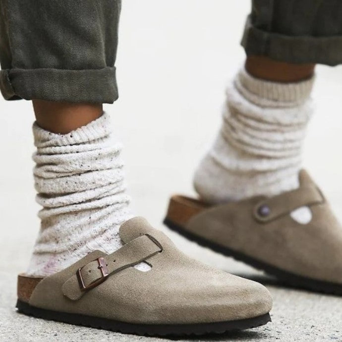 Zwarte Boston unisex instappers, elegant en modieus. Essentiële sandalen voor de zomer.