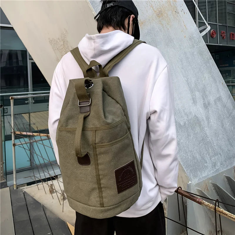 Comfortabele unisex wandelen rugzak van duurzaam canvas; ruime backpack voor je volgende outdoor avontuur.