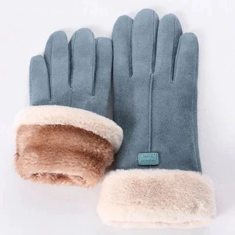 Actiefoto: persoon fietst met zwarte unisex winterhandschoenen die warmte en touchscreenfunctionaliteit bieden.