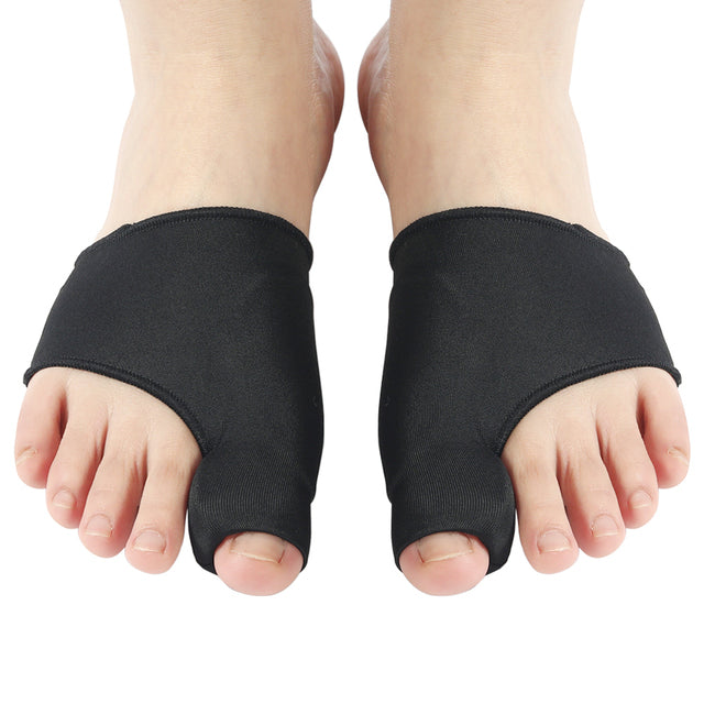 Close-up van de teenscheider tussen tenen, comfortabel en discreet, voor hallux valgus en voetpijn