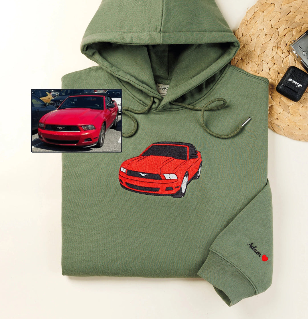 Comfortabele unisex sweatshirt met stijlvolle geborduurde afbeelding van een gepersonaliseerde auto.