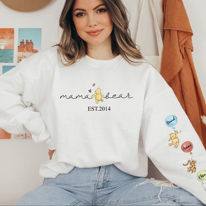 Detail van gepersonaliseerde unisex hoodie, toont kindernamen met zorg gedrukt, een blijvend aandenken.