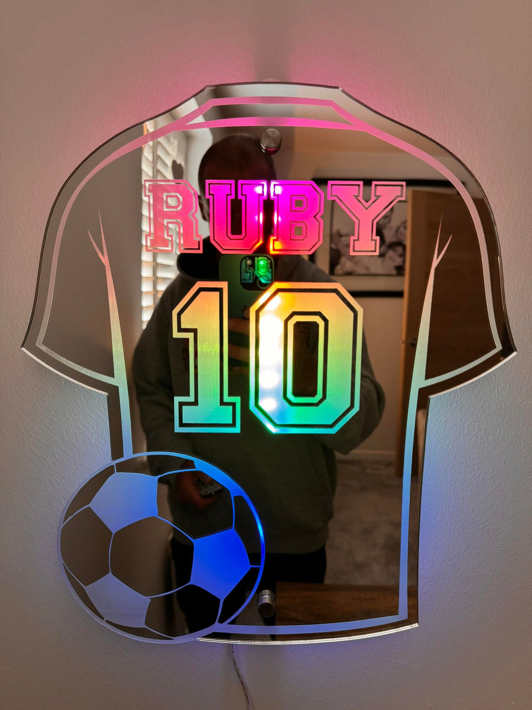 Unisex GoalGleam voetbalshirt spiegel; uniek cadeau voor elke voetbalfan. Perfecte kamerdecoratie voor sportliefhebbers.