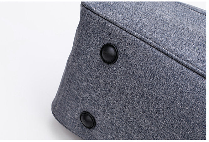 Duurzame zwarte reistas met trolleybevestiging, essentieel reisaccessoire voor handbagage.