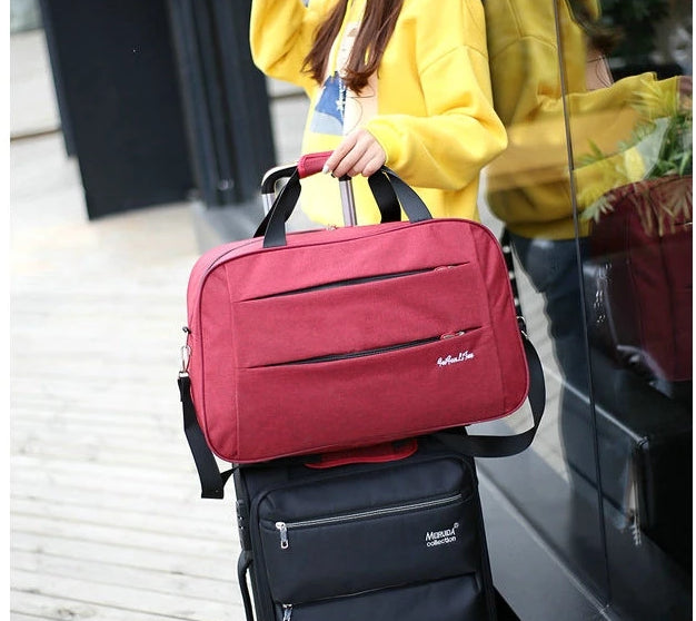 Handige handbagage tas van nylon, unisex en compact, ideaal voor vliegreizen.