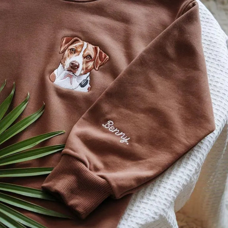 Gepersonaliseerde unisex hoodie met geborduurd huisdierportret, een uniek en dierbaar aandenken of cadeau.