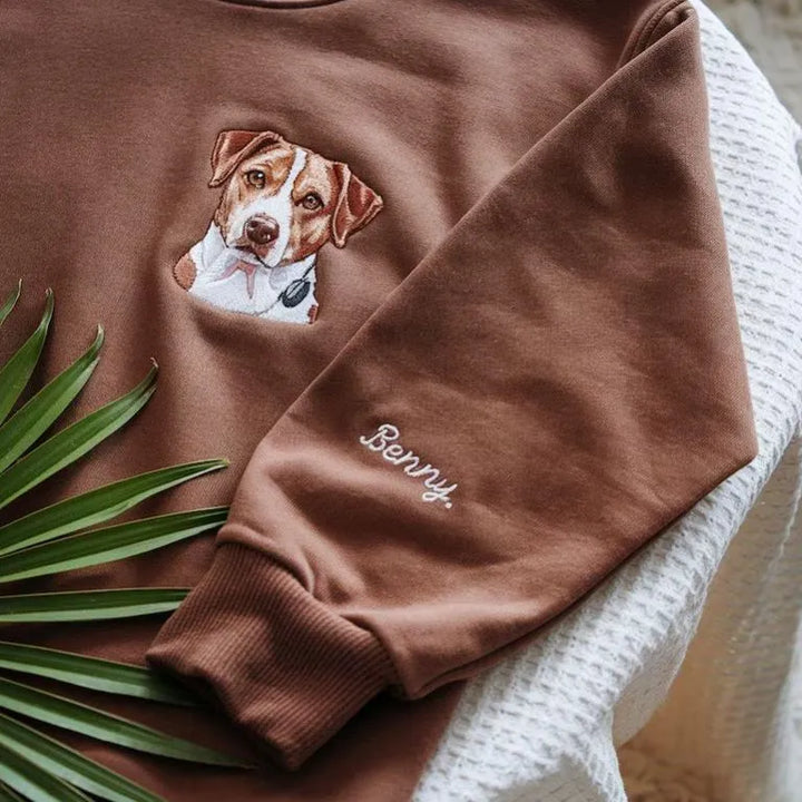 Gepersonaliseerde unisex hoodie met geborduurd huisdierportret, een uniek en dierbaar aandenken of cadeau.