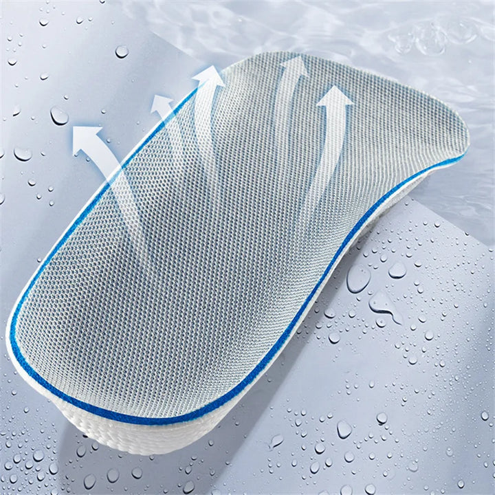 Discreet ontworpen inlegzolen voor schoenen, bieden hoogteverhoging en orthopedische steun voor de voetboog.