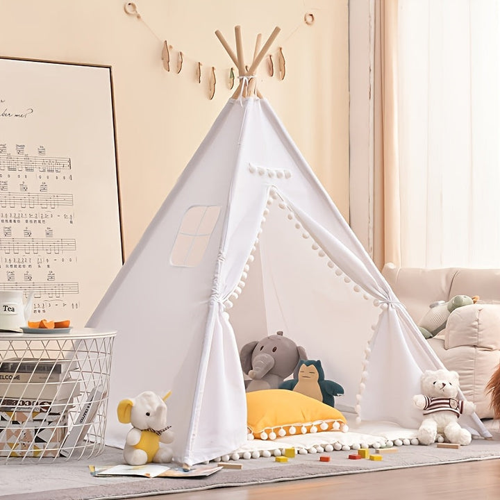 Witte kindertipi met houten palen en speeltapijt, perfect voor jongens en meisjes
