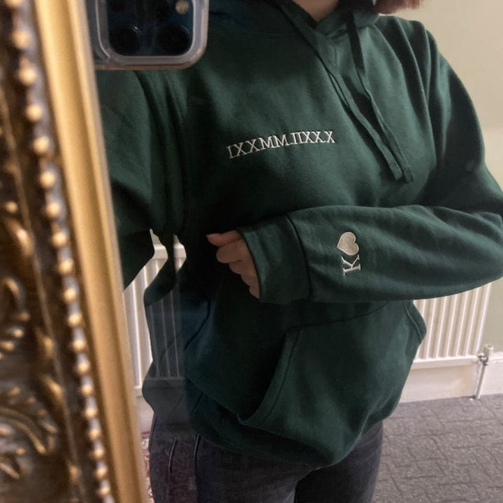 Geborduurde unisex koppel hoodie. Een stijlvol en romantisch gebaar voor jullie speciale dag.