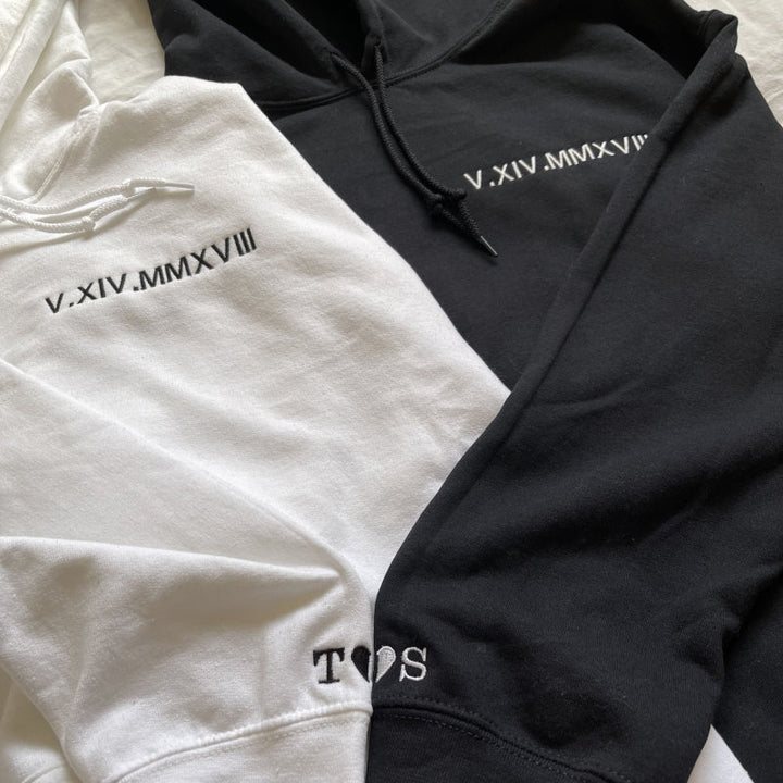 Vier jullie liefde met deze unisex koppel hoodie, gepersonaliseerd voor Valentijnsdag of jubileum.