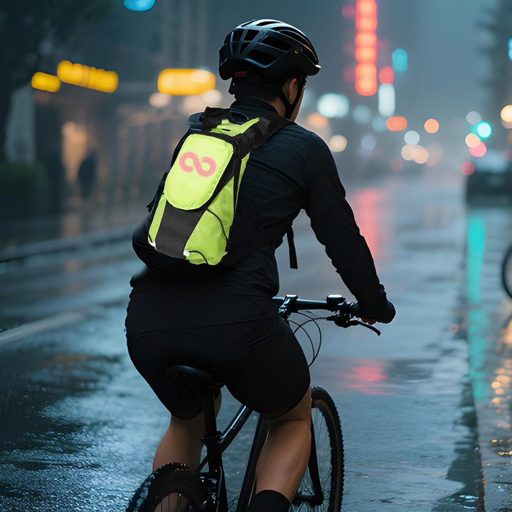 Rij veilig in het donker met deze unisex LED motorfietsrugzak; heldere verlichting voor betere zichtbaarheid.