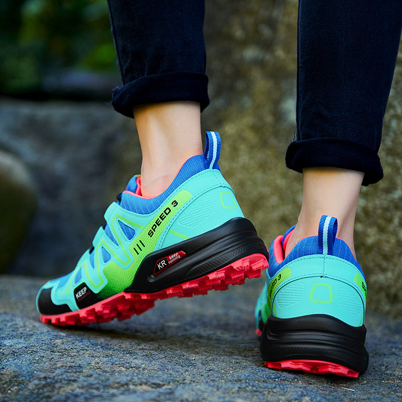 Lichtgewicht unisex trekking schoenen met antislip zool, ideaal voor bergbeklimmen en ruige paden.