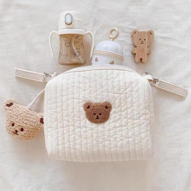 Praktische unisex luiertas met berendesign, perfect voor het georganiseerd opbergen van baby essentials onderweg.