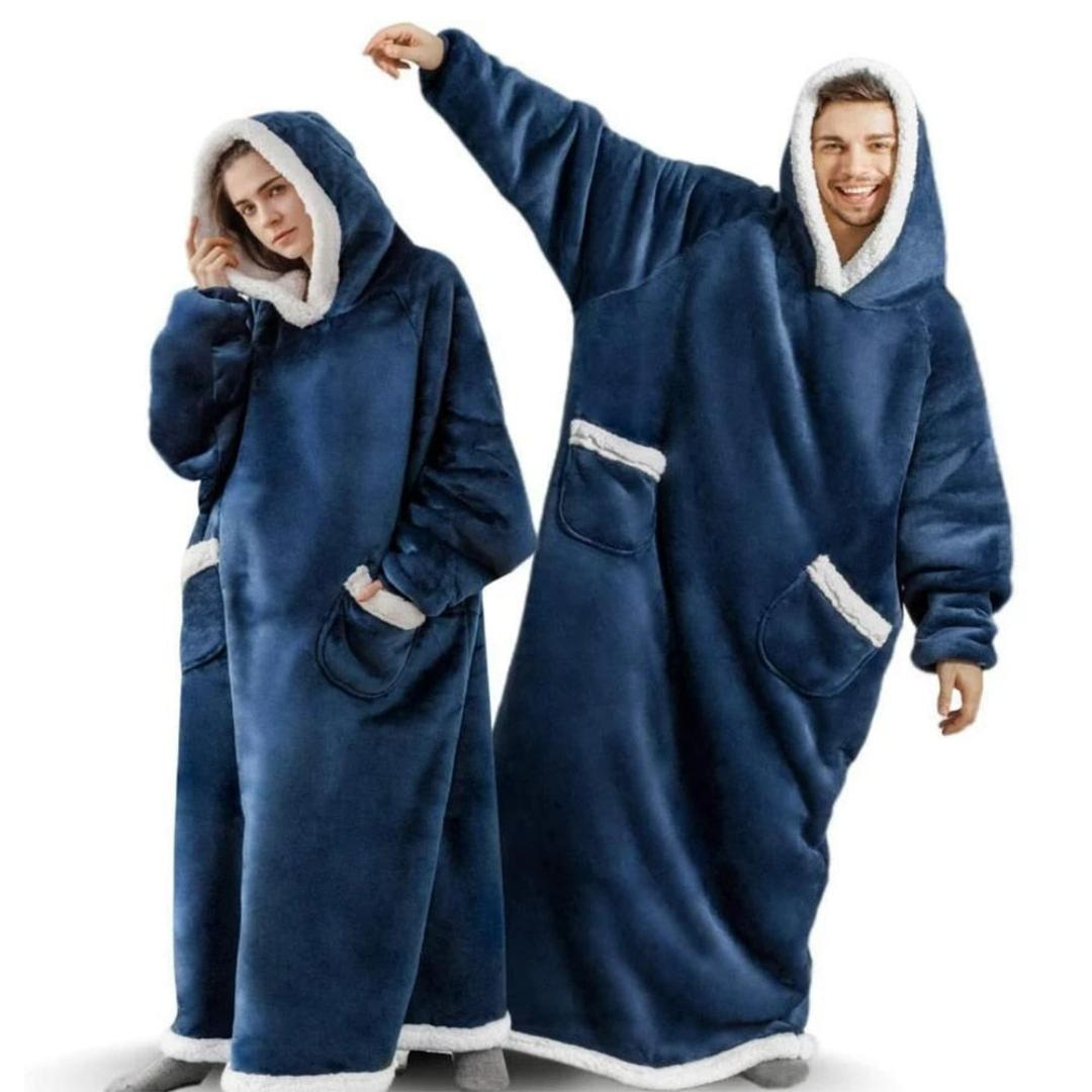 Gezellige, warme hoodiedeken, oversized en unisex, perfect voor winterse ontspanning op de bank.