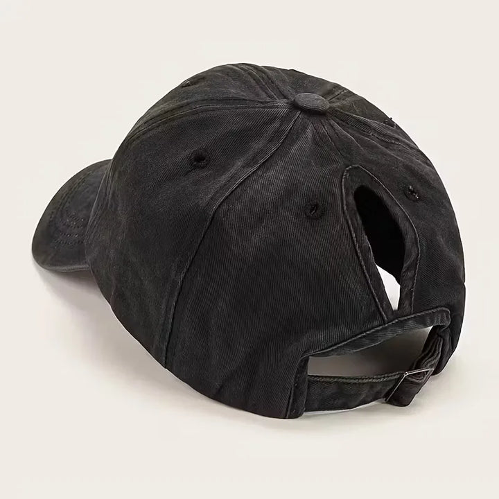 Unisex pet met paardenstaartopening; comfortabel en stijlvol voor elke dag.
