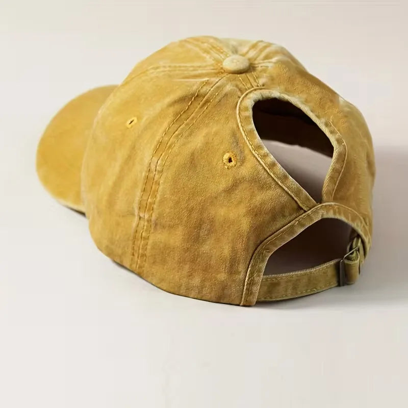 Casual unisex pet met gewassenlook en verstelbare band, perfect voor lente en zomer.