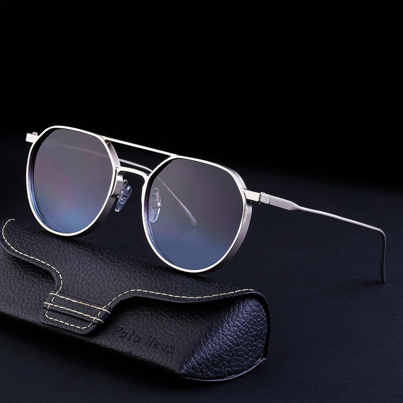 Stijlvolle unisex premium zonnebril met zwarte montuur en gouden accenten, voor een gedurfde look.