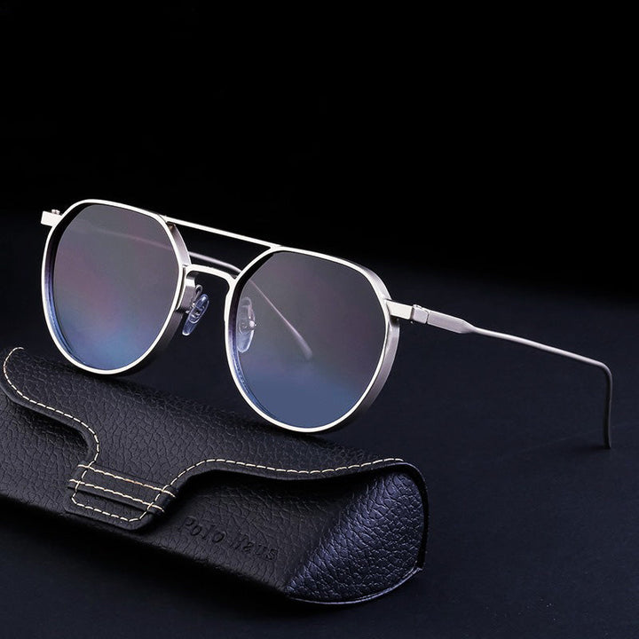 Stijlvolle unisex premium zonnebril met zwarte montuur en gouden accenten, voor een gedurfde look.