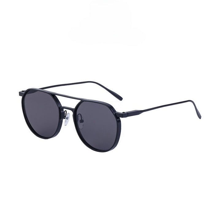 Premium unisex zonnebril in gedurfde stijl, een essentieel mode-accessoire voor elke outfit.