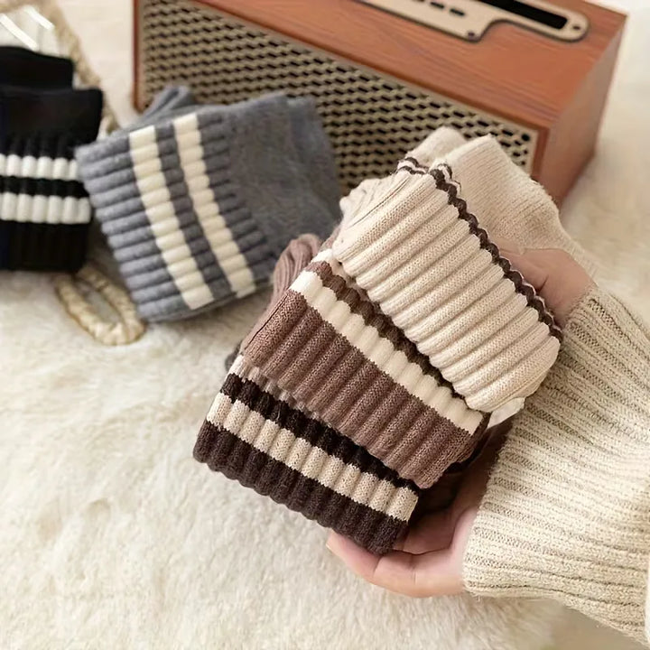 Duurzame unisex lange ribbed sokken. Comfortabele en trendy sokken voor herfst, winter en dagelijks gebruik.