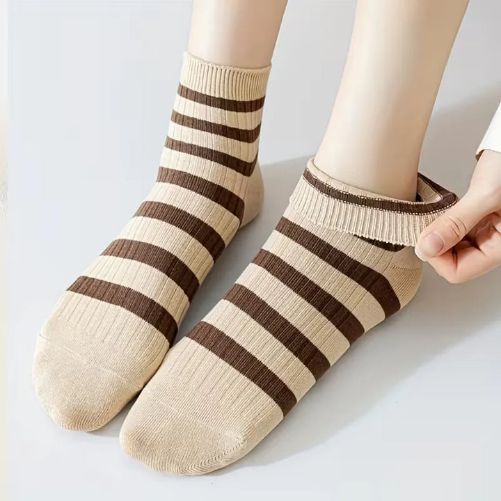 Zachte gestreepte ribgebreide unisex sokken. Deze 5 paar bieden de hele dag comfort voor elk seizoen.