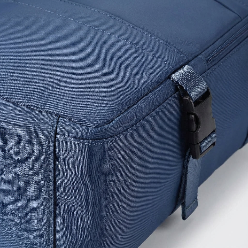 Veelzijdige waterbestendige SkyGuardBag backpack, ideaal als compacte reisrugzak of reistas voor avonturiers.