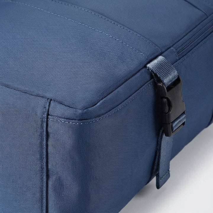 Veelzijdige waterbestendige SkyGuardBag backpack, ideaal als compacte reisrugzak of reistas voor avonturiers.