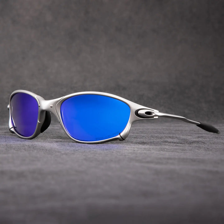 Stijlvolle Trail Valley unisex zonnebril met gepolariseerde lenzen voor helder zicht en 100% UV-bescherming.