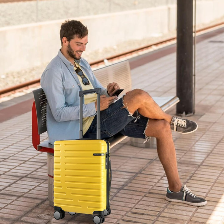 Duurzame harde koffer, uitbreidbaar met TSA-slot, essentiële reisaccessoire voor handbagage.