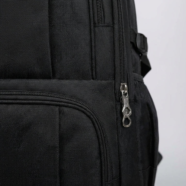 Grote capaciteit reisrugzak, unisex en waterafstotend. Ideaal voor wandelen, kamperen en elk outdoor avontuur.