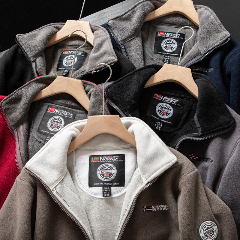 Unisex ultra warme fleece jas in zacht materiaal voor heren en dames, perfect voor koude winterdagen met praktische zakken.