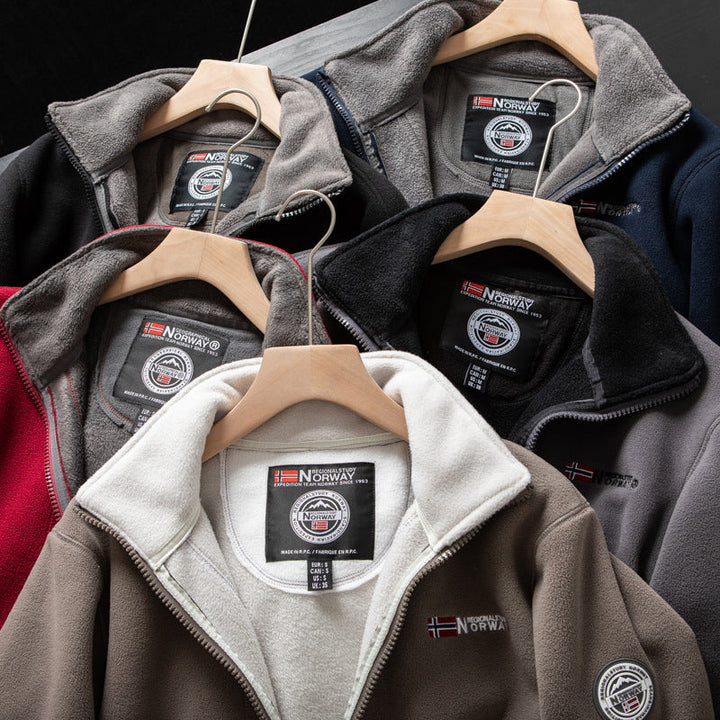 Unisex ultra warme fleece jas in zacht materiaal voor heren en dames, perfect voor koude winterdagen met praktische zakken.