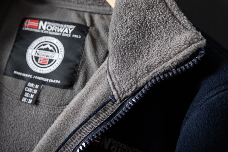 Unisex ultra warme fleece jas in zacht materiaal voor heren en dames, perfect voor koude winterdagen met praktische zakken.