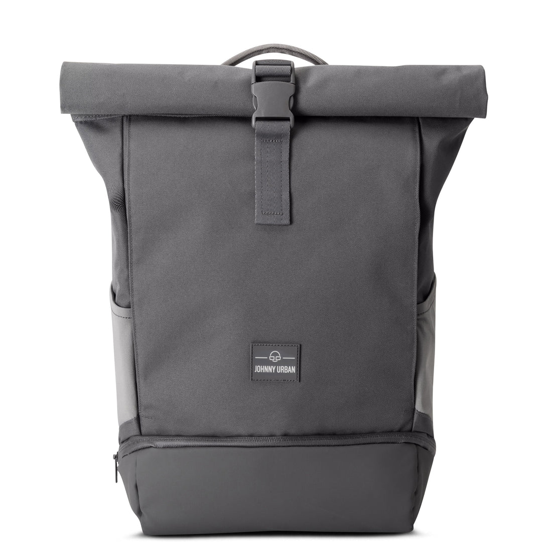 UrbanFlow rolltop rugzak op kantoor; perfect als laptoprugzak voor professioneel gebruik.